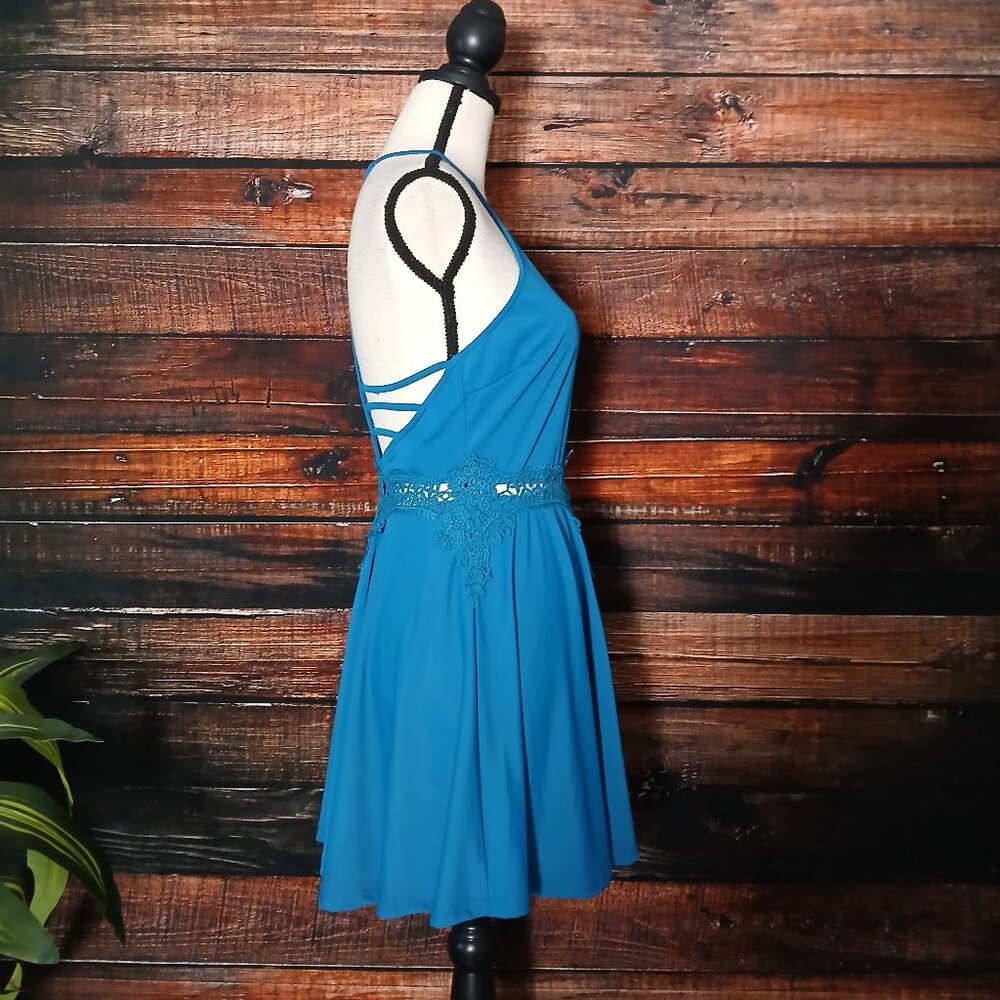 NWT Listicle Mini Dress Size S Blue Skater Lace Applique Open Shoulder Nylon - Picture 6 of 12